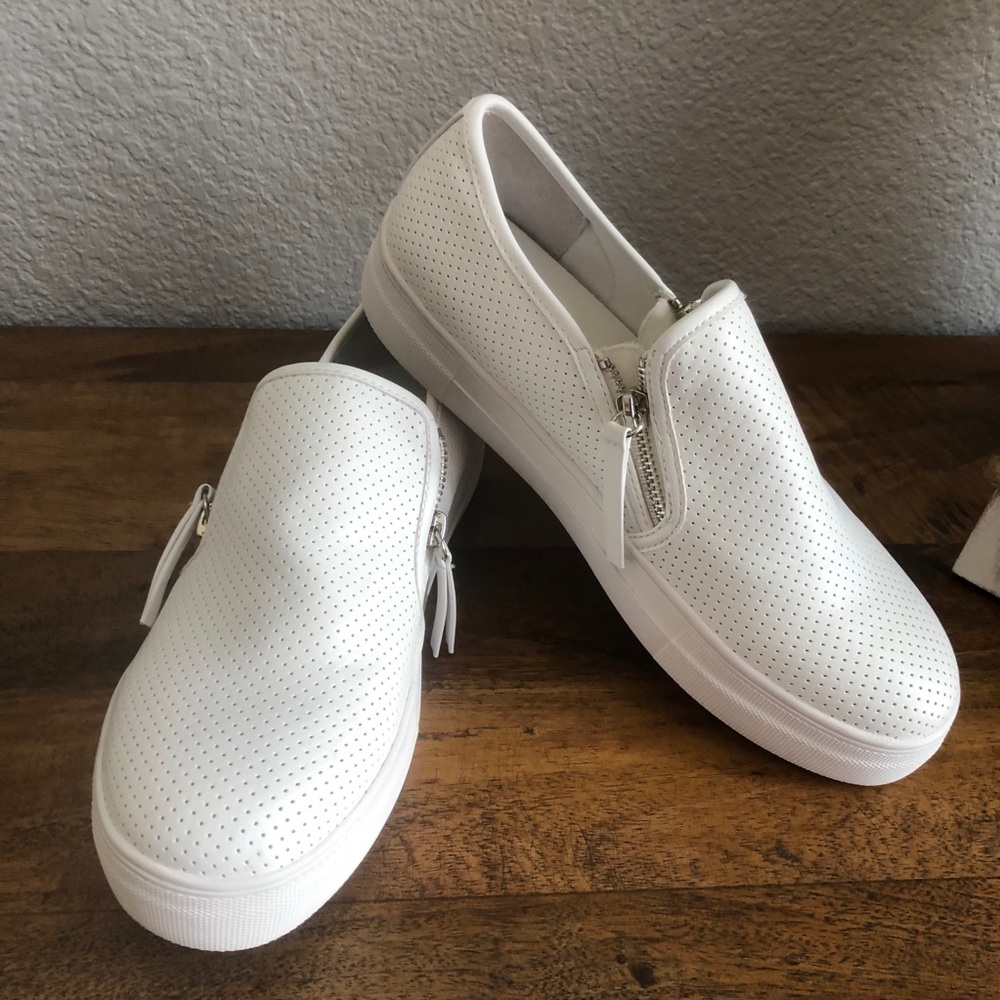 Steve Madden white slip on shoe size 9
